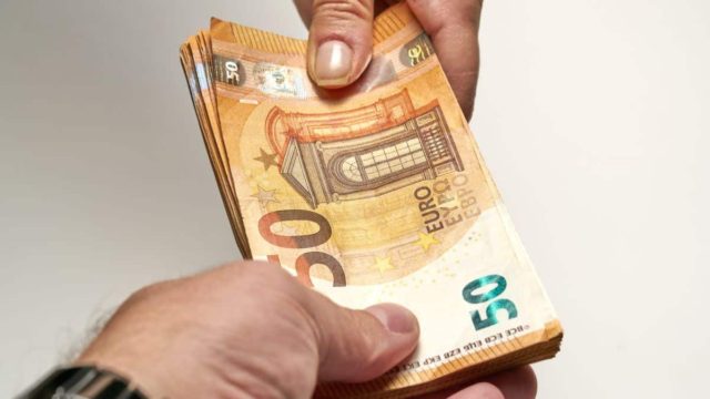 Εν μέσω πυρκαγιών πέρασε το άρθρο για σύνταξη στα 74 έτη!