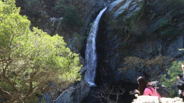 Αγνοούνται δύο πεζοπόροι στο φαράγγι της Σαμαριάς – Μεγάλη επιχείρηση διάσωσης με ελικόπτερο και drone