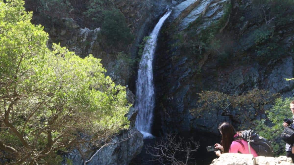 Αγνοούνται δύο πεζοπόροι στο φαράγγι της Σαμαριάς – Μεγάλη επιχείρηση διάσωσης με ελικόπτερο και drone