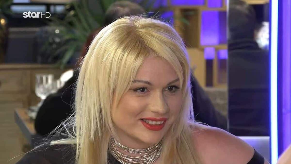 «Mπιχλιμπιδάτη και πικάντικη»: «Τρικυμία» στο Twitter με την Αμαζόνα που πήγε να βρει τον έρωτα στο First Dates!