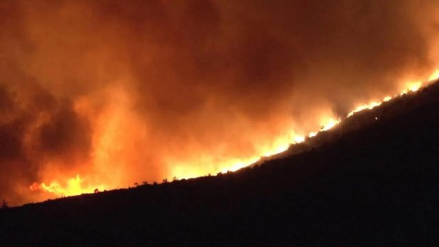 Φωτιά στην Κάρυστο: Μήνυμα 112 για εκκένωση τεσσάρων οικισμών – Τρία τα πύρινα μέτωπα
