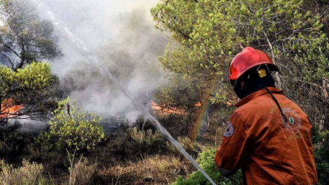 Φωτιά στην Καστοριά – Επιχειρούν ισχυρές πυροσβεστικές δυνάμεις