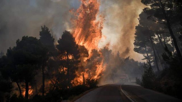 Μεγάλη φωτιά στην Κέρκυρα – Εκκενώνονται πέντε οικισμοί