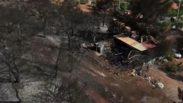 Guardian: Σοκαριστικό βίντεο μέσω drone από τη φωτιά στον Κουβαρά – Εικόνες από την τεράστια καταστροφή