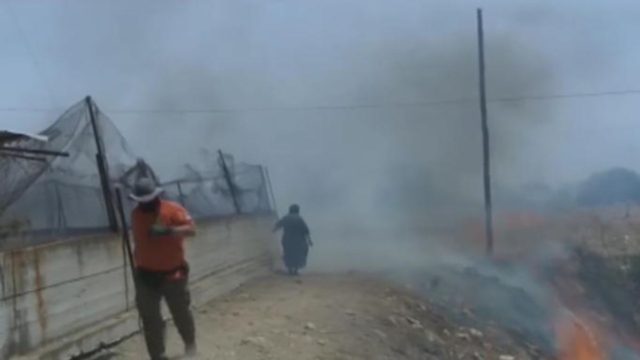 Φωτιά στo Λουτράκι: Ταραχή με την γερόντισσα εξαφανίστηκε μέσα στους καπνούς – «Γυρίστε πίσω! Είναι δυνατόν;»