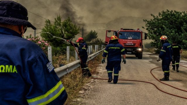 Φωτιά στο Λουτράκι: Διακοπή κυκλοφορίας στη νέα και παλαιά Εθνική Αθηνών – Κορίνθου