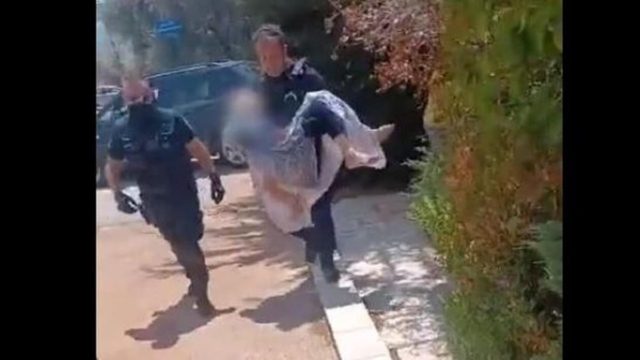 Φωτιά στον Νέο Κουβαρά: Δραματικός απεγκλωβισμός ηλικιωμένης! Άνδρες της ΟΠΚΕ την διέσωσαν μεταφέροντάς τη στα χέρια (Video)