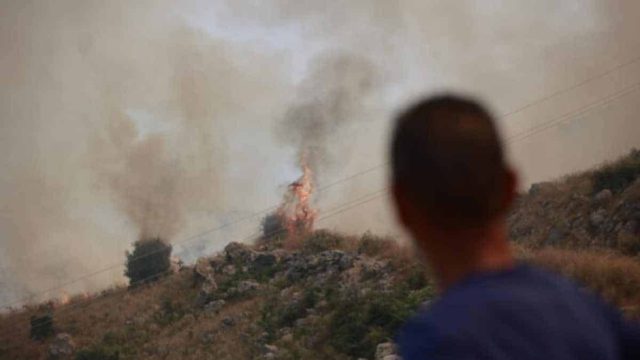 Φωτιά στο Πέραμα – Μεγάλη κινητοποίηση της πυροσβεστικής