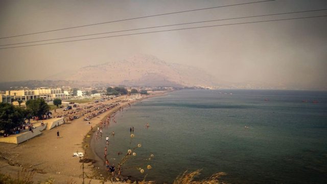 Τυχαία όλες οι πυρκαγιές εκδηλώνονται σε παραθαλάσσια μέρη με θέα το απέραντο γαλάζιο;