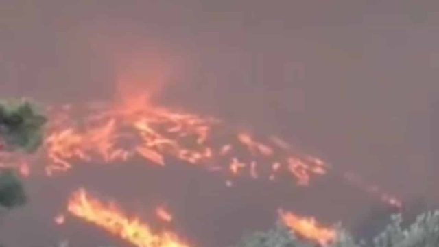 Η «έκρηξη» της φωτιάς στη Ρόδο: H δημιουργία πυροστροβίλου σε βίντεο και χάρτες – Σοκάρουν οι εικόνες
