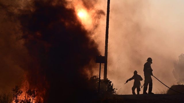 Καίγεται όλη την Ελλάδα: Νέες φωτιές σε Ηλεία, Μεσσηνία και Λέσβο – Σκληρή μάχη με τις φλόγες