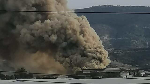 Φωτιά στον Ασπρόπυργο: Μήνυμα από το 112 – «Εξαιρετικά επείγουσα ειδοποίηση – Κλείστε πόρτες και παράθυρα» (photo)
