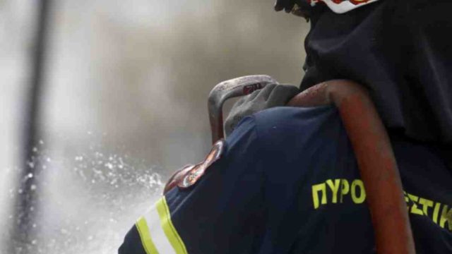 Φωτιά στην Εύβοια: Τρία ενεργά μέτωπα στην Κάρυστο – Εξαπλώνεται γρήγορα λόγω ισχυρών ανέμων – «Οι συνθήκες είναι πάρα πολύ δύσκολες στην περιοχή» (video)