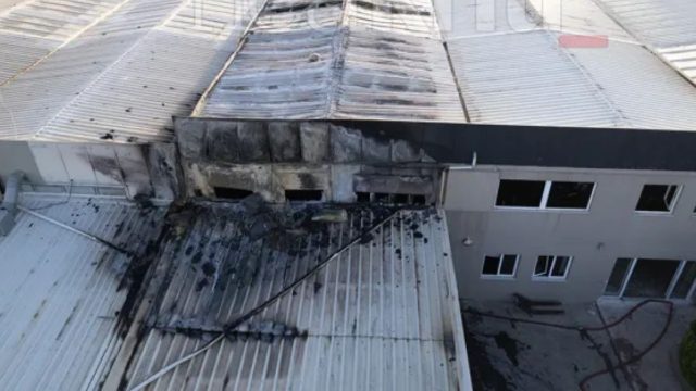 Κρήτη: Τεράστιες ζημιές από την φωτιά που ξέσπασε σε εγκαταστάσεις εφημερίδας (photos)