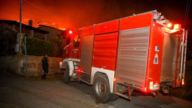 Στις φλόγες τυλίχτηκε σπίτι στο Αίγιο – Αγνοείται η ηλικιωμένη ένοικος