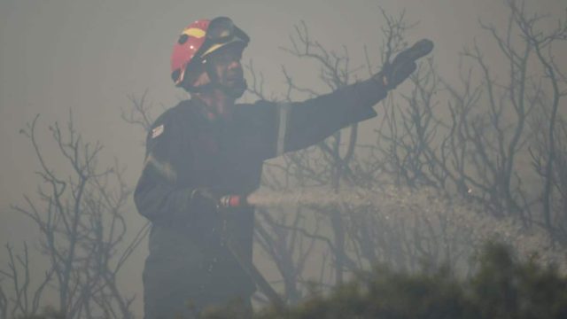 Χαλκιδική: Φωτιά στην Καλλικράτεια – Στο σημείο επίγειες δυνάμεις