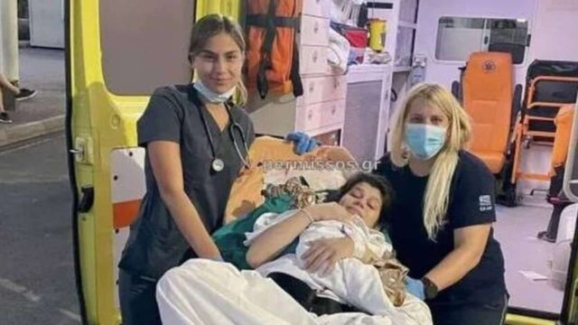 Αχτίδα φωτός: 22χρονη γέννησε μέσα σε ασθενοφόρο πάνω στη γέφυρα της Χαλκίδας