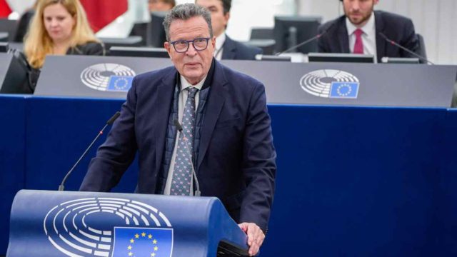 Ευρωπαϊκό Κοινοβούλιο: Άρση της ασυλίας του Γιώργου Κύρτσου – Στο εδώλιο για χρέη στο Δημόσιο