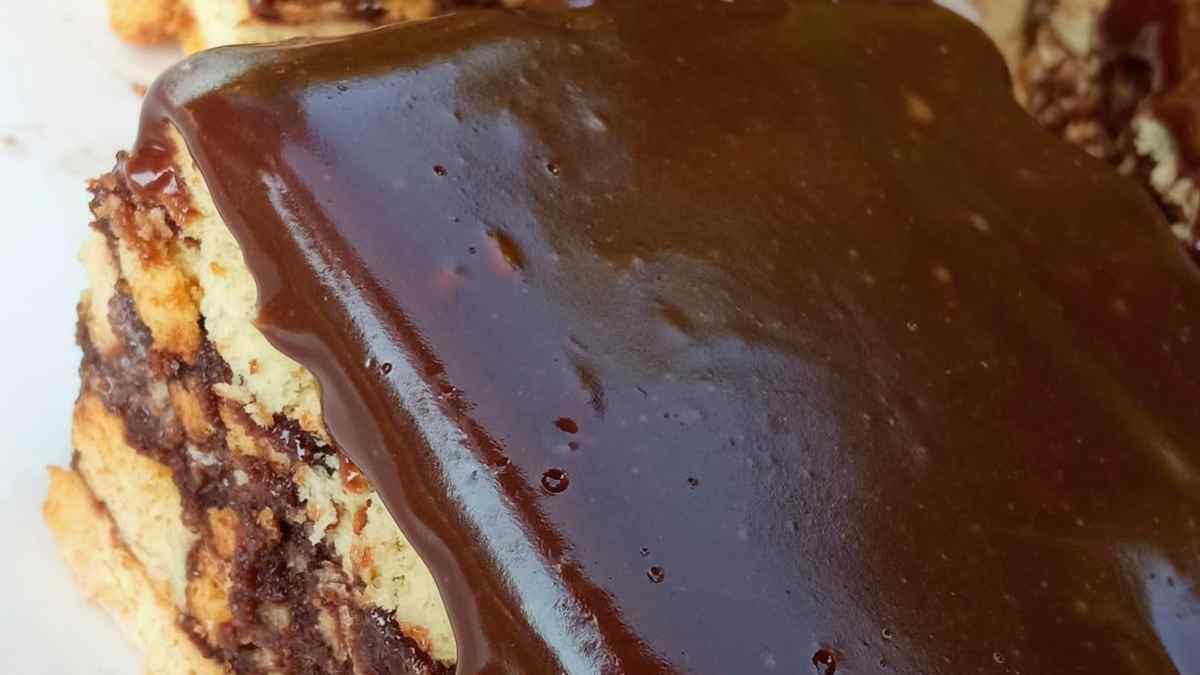 Το πιο εύκολο γλυκό ψυγείου: Κορμός τούρτα για αρχάριους – Το κόλπο με το γάλα