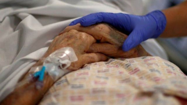 Σε κρίσιμη κατάσταση ο 98χρονος που έπεσε στον Θερμαϊκό – Δίνει «μάχη» να κρατηθεί στη ζωή