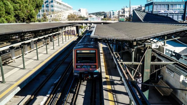 Θρίλερ στον ΗΣΑΠ: Νεκρός ο άνδρας που έπεσε στις γραμμές του ΗΣΑΠ στην Καλλιθέα