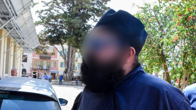 Σοκ στη Ρόδο: Τουρίστας καταγγέλλει ιερέα ότι τον άλειψε γυμνό με λάδι – «Μου έβαλε στα γεννητικά όργανα»