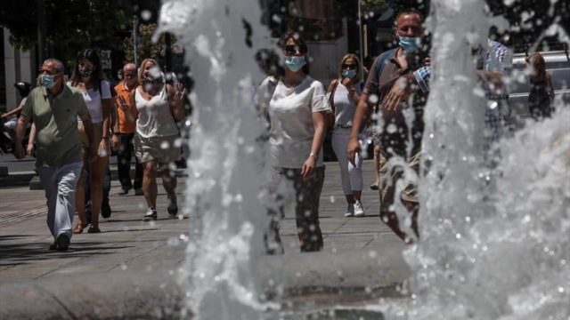 «Καμίνι» η Ελλάδα το Σαββατοκύριακο: Οι περιοχές με τα 45άρια – Πότε φτάνει το τρίτο κύμα του καύσωνα