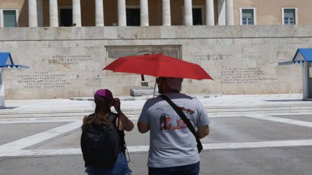 «Καύσωνας Κλέων»: Οι θερμότερες ημέρες πλησιάζουν – Πότε θα αγγίξει ο υδράγυρος τα πρώτα 44άρια;