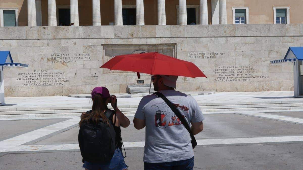 «Καύσωνας Κλέων»: Οι θερμότερες ημέρες πλησιάζουν – Πότε θα αγγίξει ο υδράγυρος τα πρώτα 44άρια;
