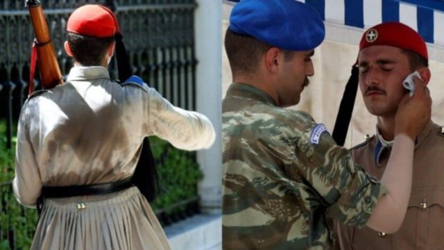 Μούσκεμα στον ιδρώτα στο Σύνταγμα: Πιστοί στο καθήκον τους οι Εύζωνες ακόμη και με τον καύσωνα