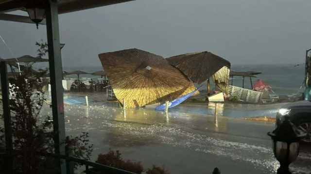 Απίστευτες καταστροφές σε Καβάλα και Σέρρες από ξαφνικό μπουρίνι εν μέσω καύσωνα – Μεγάλες ζημιές σε αυτοκίνητα, μαγαζιά και μπαρ
