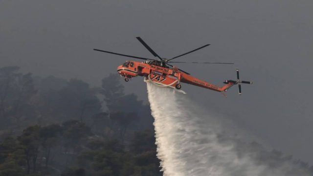 Φωτιά στην Εύβοια: Έπεσε Canadair στην Κάρυστο – Αγωνία για την κατάσταση των δύο διαχειριστών του
