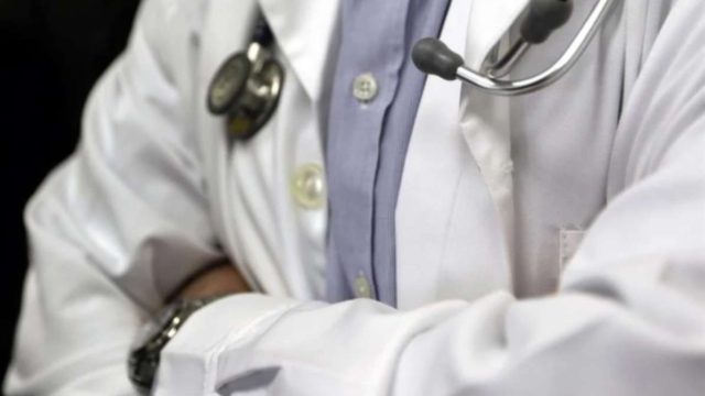 Ελεύθερος ο γιατρός που κατηγορείται για τον θάνατο 14χρονης έπειτα από επέμβαση γαστρικού δακτυλίου