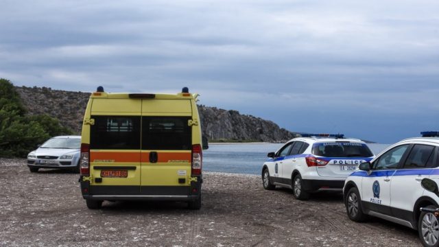 Τραγωδία στο Καβούρι: «Kρατούσε στα χέρια του το παιδί. Του έκανε ΚΑΡΠΑ, του έβαλε απινιδωτή όμως…» – Γιατροί και διασώστες πάλεψαν για να επαναφέρουν στη ζωή τον 6χρονο