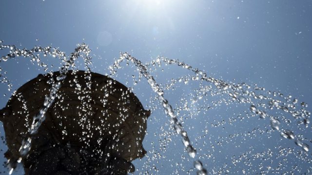 Σαρώνει ο «Κλέων»: «Καζάνι» που βράζει η χώρα – Πού χτύπησε ο υδράργυρος 42 βαθμούς – Αυτά θα μείνουν κλειστά