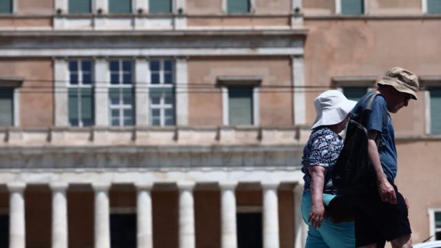 Καιρός σήμερα 9/7: Στο «κόκκινο» ο υδράργυρος – Ηλιοφάνεια και ζέστη σε όλη τη χώρα
