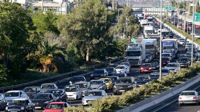 «Πυρετός» στον Κηφισό: Ουρές τα αυτοκίνητα λόγω ακινητοποιημένου οχήματος