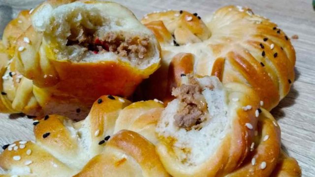 Σας περίσσεψε κιμάς; Αφράτα ψωμάκια γεμιστά με κασέρι ιδανικά για κολατσιό!