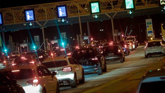 Απίστευτο μποτιλιάρισμα στην είσοδο της Αττικής Οδού στο Μαρκόπουλο – Καθυστερήσεις μιας ώρας