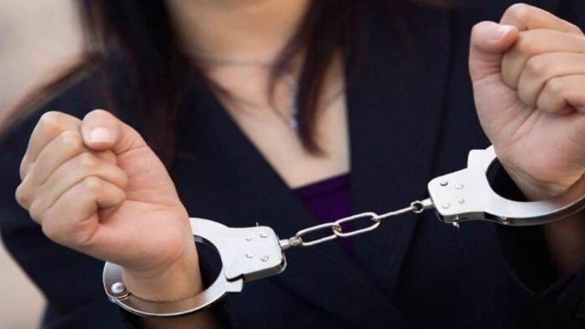 Θεσσαλονίκη: Οικιακή βοηθός έκλεβε κατ’ εξακολούθηση τον ηλικιωμένο που πρόσεχε – Συνελήφθη από τις αρχές