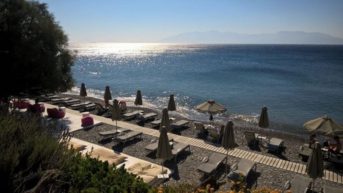 Φιλόξενο, σαν απέραντη παραλία: Το ελληνικό νησί της χαλάρωσης με τις θεϊκές, κρυφές γωνιές που μάγεψε τον Τάσο Δούση!