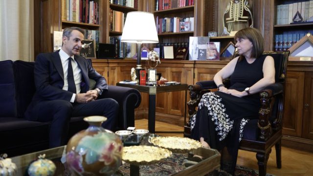 Κυριάκος Μητσοτάκης: «Ο πέλεκυς της δικαιοσύνης θα είναι αμείλικτος απέναντι στους εμπρηστές – Θρηνούμε 4 συμπολίτες μας»