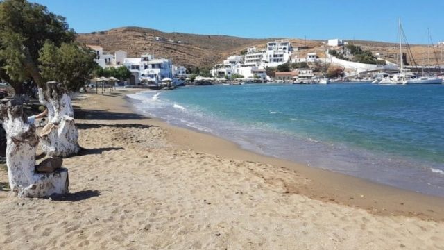 Δάκρυσαν όταν είδαν το περιεχόμενο: Μπουκάλι ταξίδεψε από την Κύθνο στην Κρήτη και περιείχε ό,τι πιο πολύτιμο υπάρχει