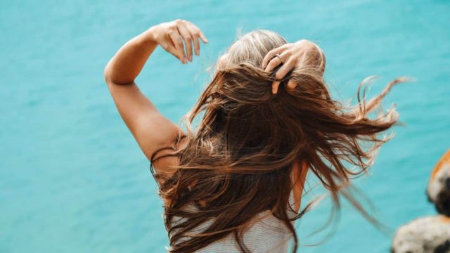 Θες μαλλιά γεμάτα υγεία; Φτιάξε μια μάσκα με ελαιόλαδο και αυγό