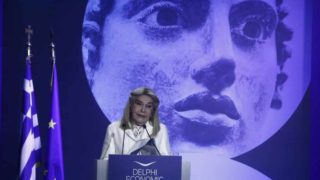 Η φωτογραφία της ημέρας: «Έφυγε» η τεράστια Μαριάννα Βαρδινογιάννη!