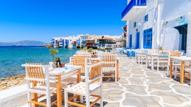 Καταρρέει ο τουρισμός στην Μύκονο, στα τάρταρα οι τιμές: Βίλες από 28 ευρώ, με το σταγονόμετρο οι τουρίστες