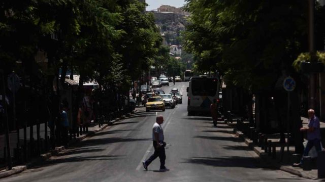 Καιρός σήμερα 26/7: «Ψήνεται» η χώρα – Έως τους 46 βαθμούς θα φτάσει ο υδράργυρος – Πότε πέφτει αισθητά η θερμοκρασία