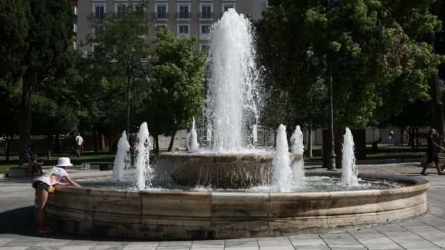 Νέο έκτακτο δελτίο της ΕΜΥ: «Καζάνι» που βράζει μέχρι και 45 βαθμούς – Πότε η τρίτη «παρτίδα» καύσωνα