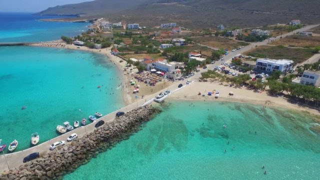 Μπάνιο, ταβέρνα, βόλτες: Το νησί που έχει ό,τι λαχταράει η ψυχή σου στις διακοπές, σε εξωφρενικά καλές τιμές!