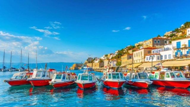 Μισή ώρα από την Αθήνα, 20 ευρώ την μέρα: Τα νησιά που θα απογειώσουν τις καλοκαιρινές σου διακοπές